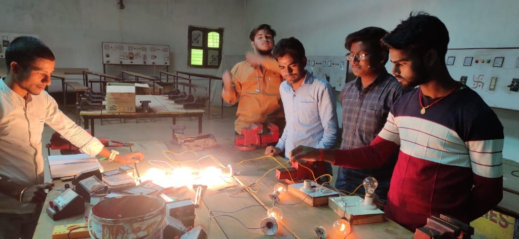 Highly Equipped & Advanced Lab - Gaya Pvt ITI