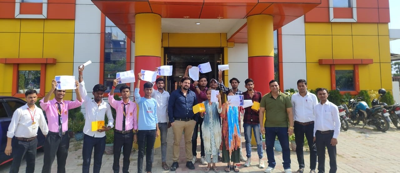 Students of Gaya Private ITI celebrating success